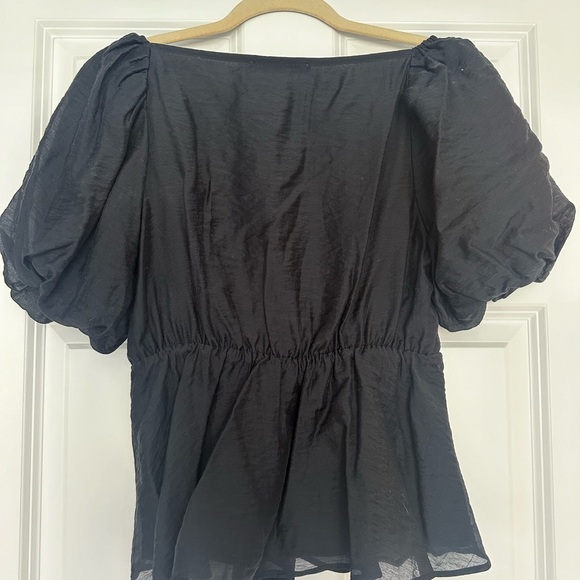 Black Abercrombie short sleeve v neck top. Size M - Picture 2 of 4